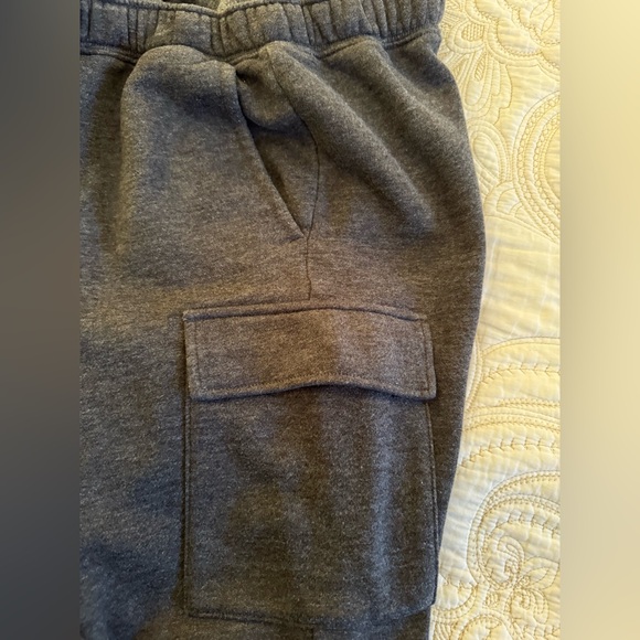 Lot of Two pairs Men’s sweatpants- Under Armour and Amazon Essentials - Large - Picture 5 of 12